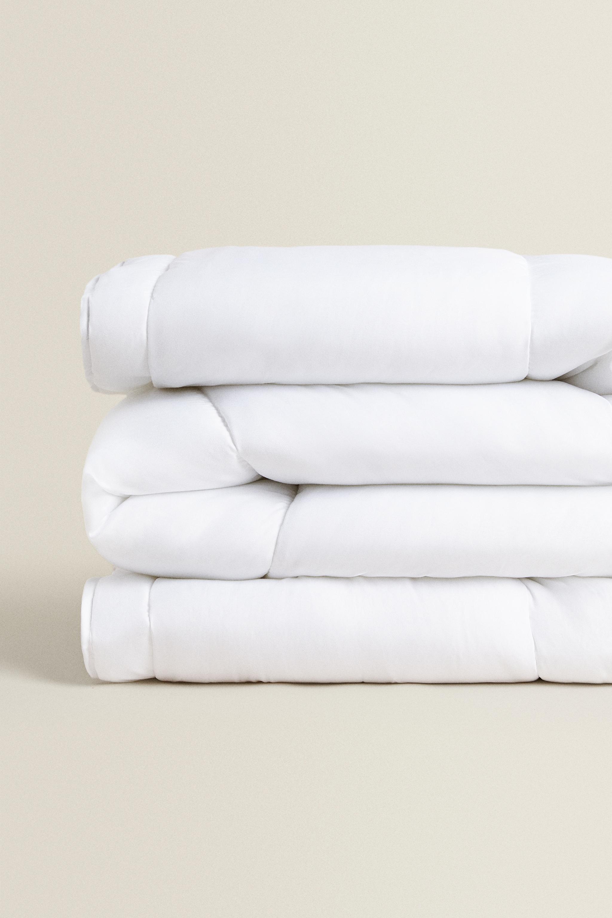 COUETTE EN MICROFIBRE (350GxM²)